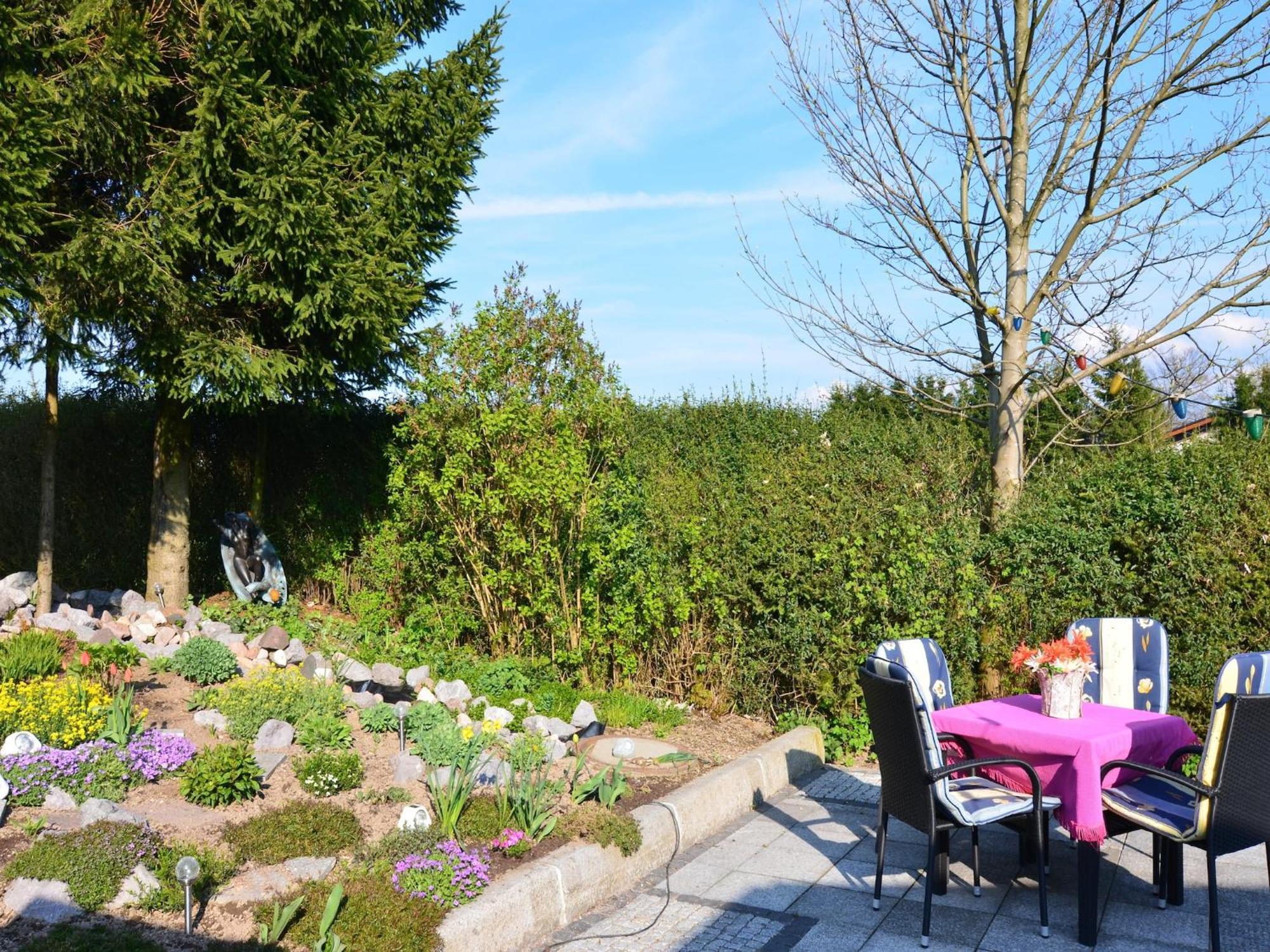 Holiday Home With Garden ノイシュタット・アム・レンシュタイク エクステリア 写真