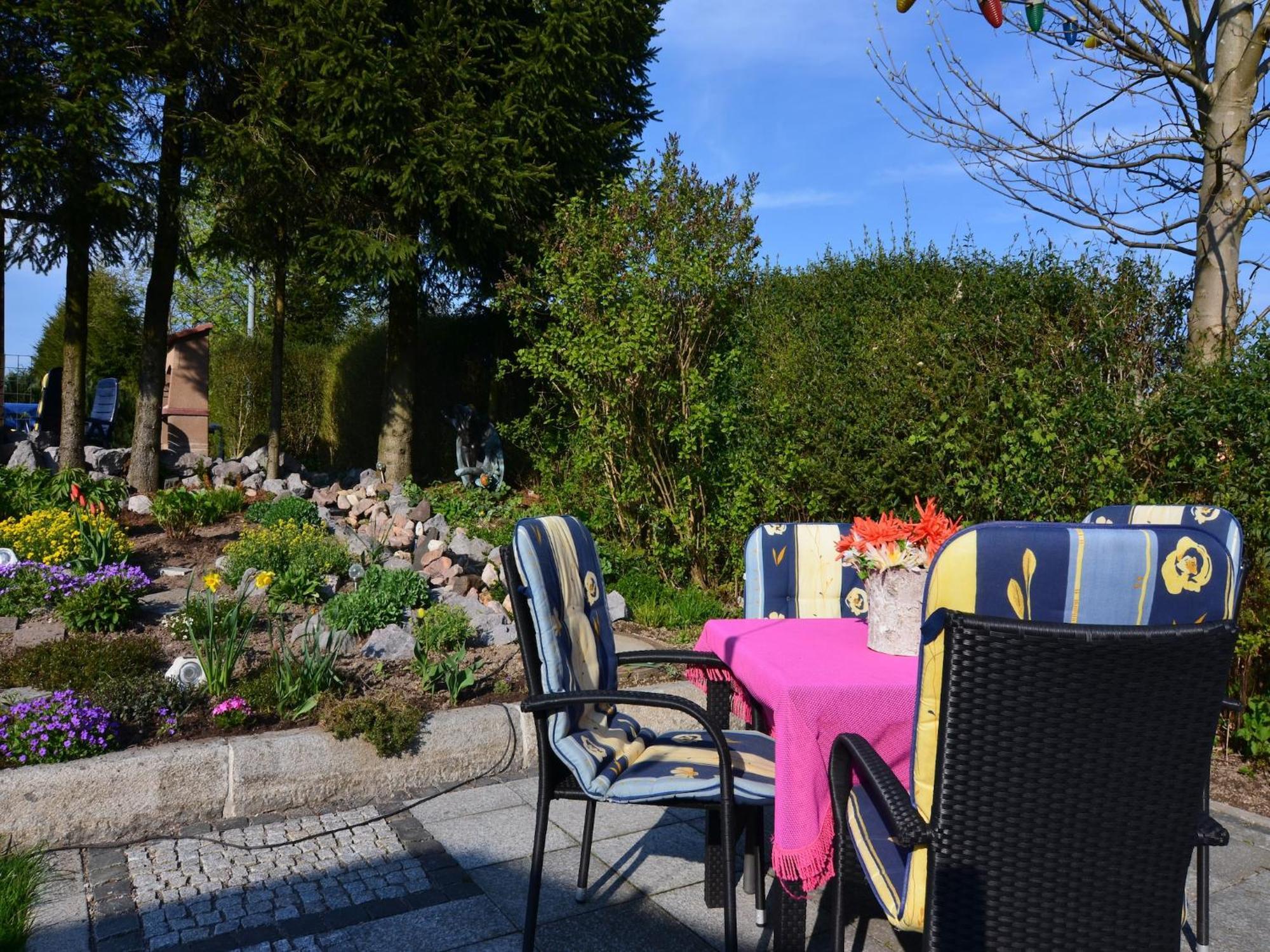 Holiday Home With Garden ノイシュタット・アム・レンシュタイク エクステリア 写真