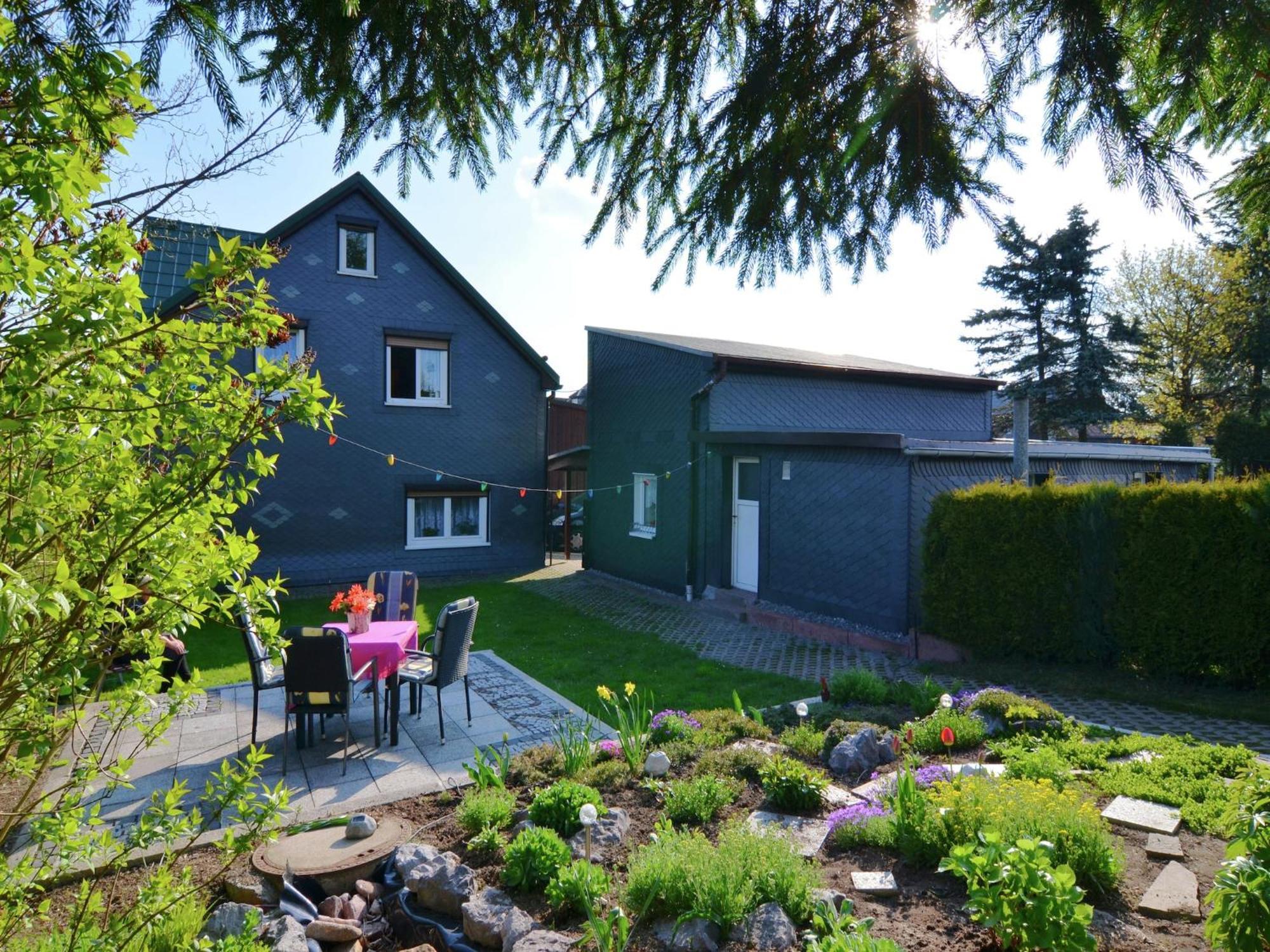 Holiday Home With Garden ノイシュタット・アム・レンシュタイク エクステリア 写真