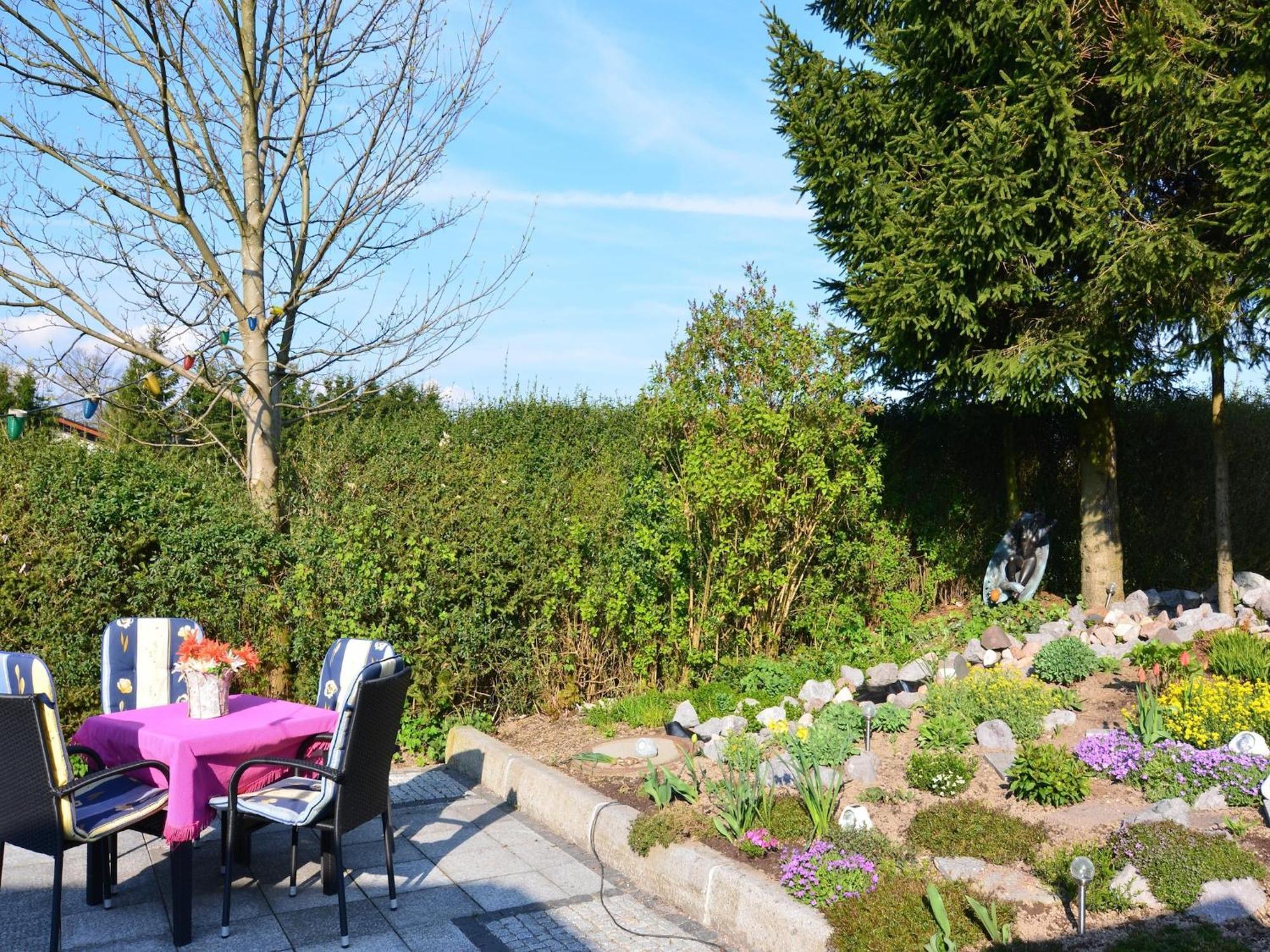 Holiday Home With Garden ノイシュタット・アム・レンシュタイク エクステリア 写真