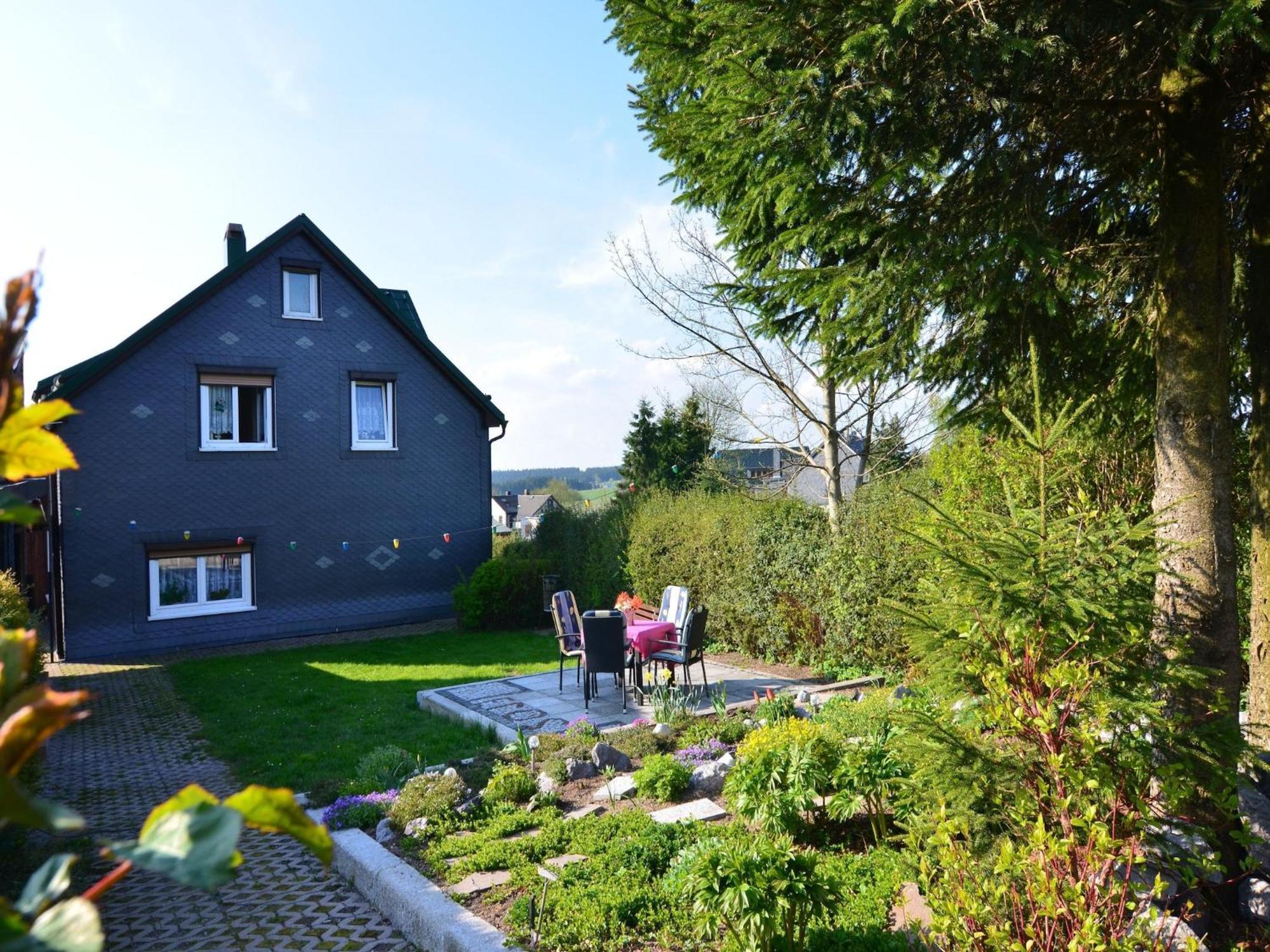 Holiday Home With Garden ノイシュタット・アム・レンシュタイク エクステリア 写真