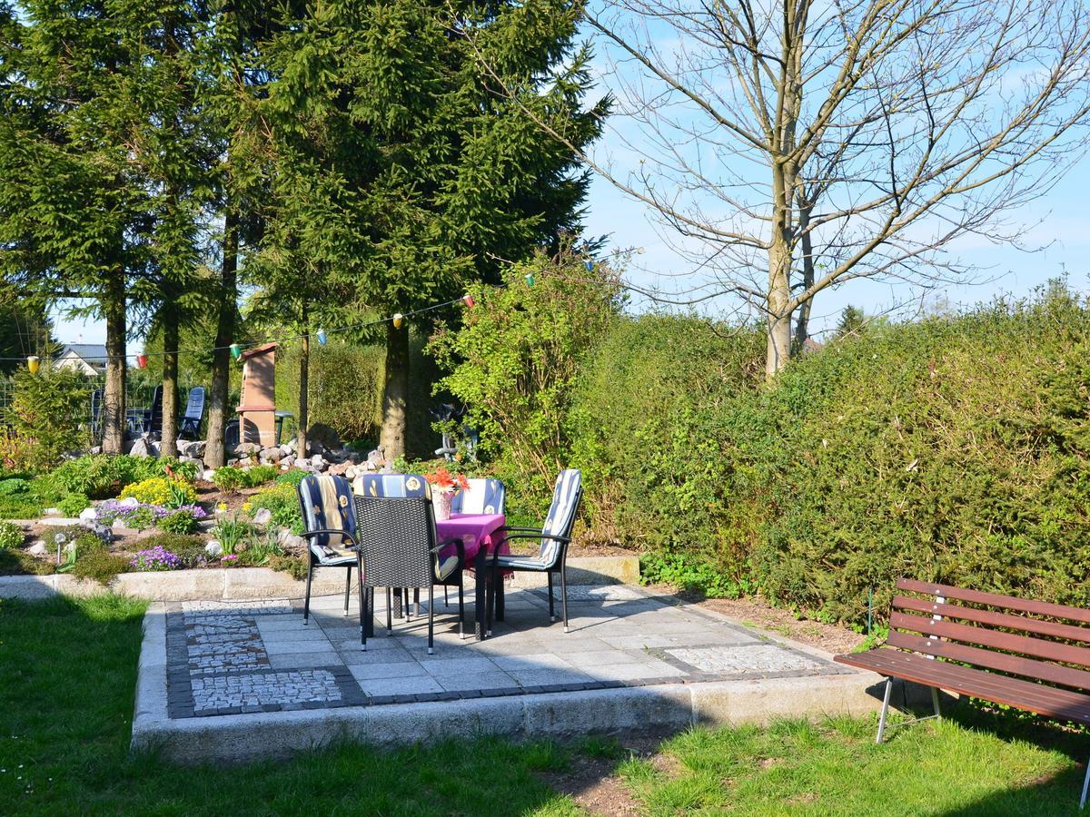 Holiday Home With Garden ノイシュタット・アム・レンシュタイク エクステリア 写真