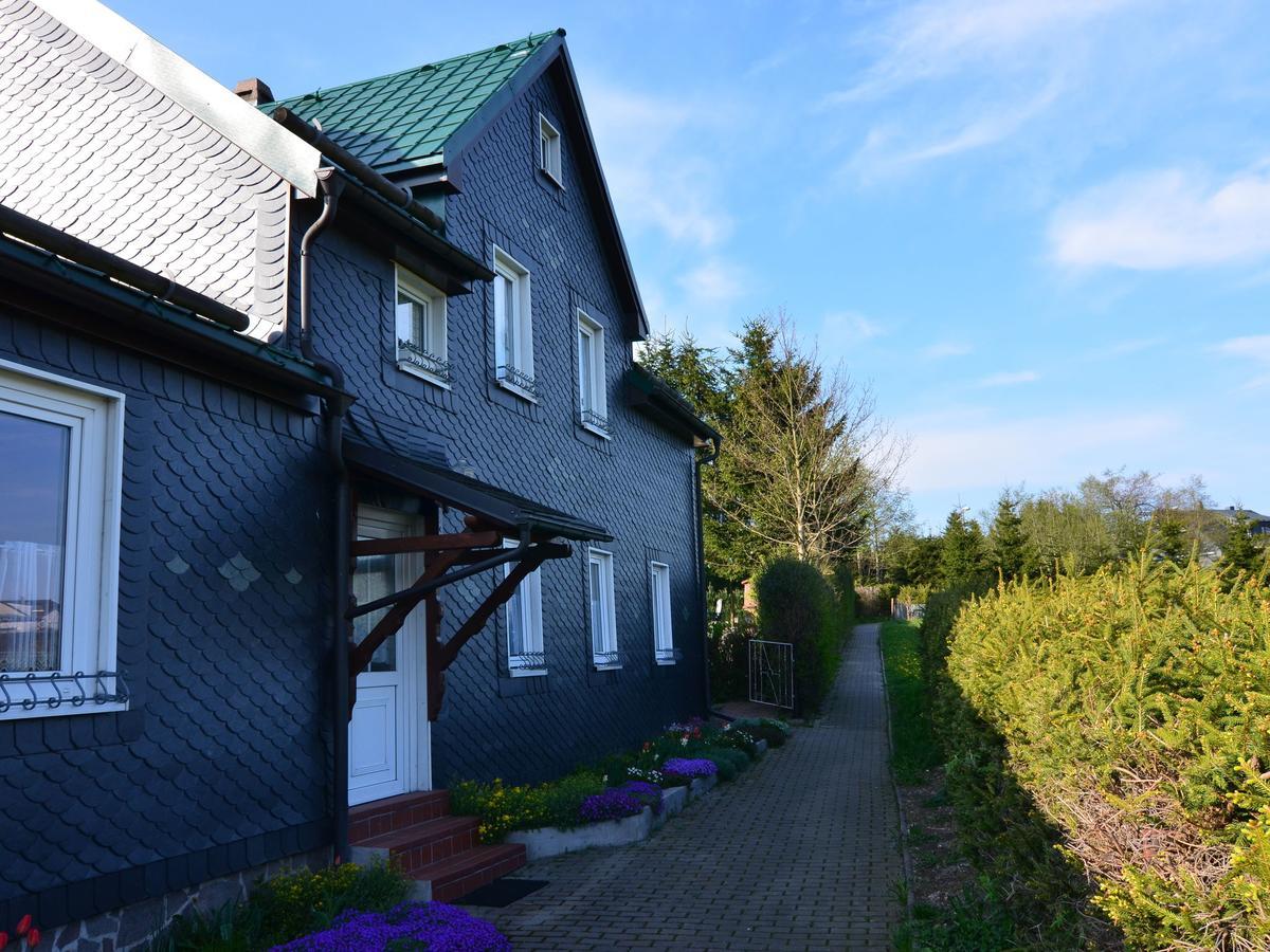 Holiday Home With Garden ノイシュタット・アム・レンシュタイク エクステリア 写真